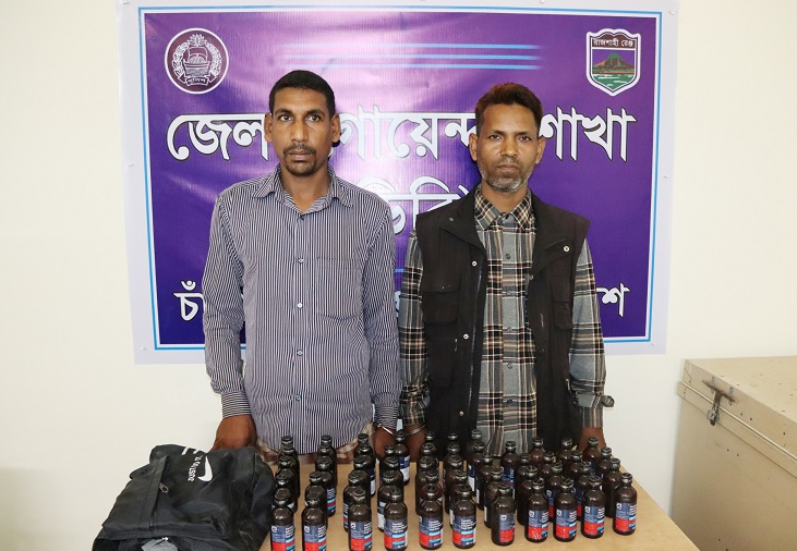 চাঁপাইনবাবগঞ্জ গোয়েন্দা পুলিশের অভিযানে ফেনসিডিলসহ গ্রেপ্তার ২